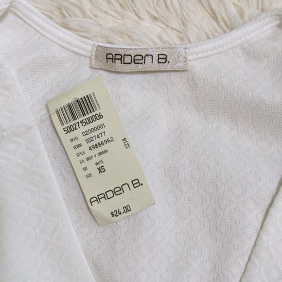NWT Arden B crop top - Picture 3 of 4